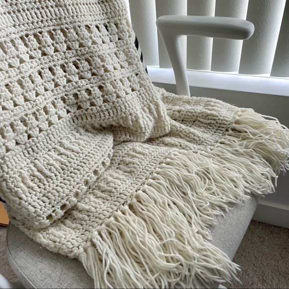 Vintage cream handmade knit throw. - Picture 3 of 4